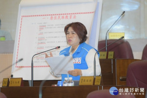 ▲王仙蓮議員質詢教育局認為應加強新生代原住民語師資。（圖／桃園市議會提供）