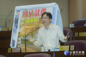 ▲市議員詹江村質詢外逃移民工問題，勞動局長發不屑聲，引發藐視議員爭議。（圖／桃園市議會提供）