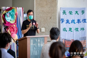 李泳龍校長勉勵。