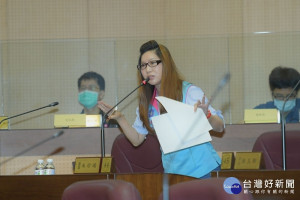 ▲市議員朱珍瑤質詢八德長照專區，期望市府和榮輔會討論快進行。（圖／桃園市議會提供）

