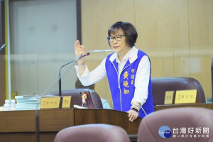 ▲市議員黃婉如質詢，生氣教育局還有校長居然不發給學生畢業證書。（圖／桃園市議會提供）

