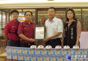 褒忠馬鳴山鎮安宮捐贈住宅用火災警報器300只，提供鄉內獨居長者、低收入戶、中低收入戶、身心障礙者安裝，以提升居家防火安全。