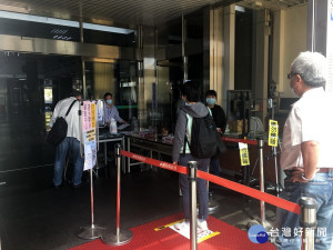 南投縣府3月起就實施單一出入口防疫。（記者扶小萍攝）