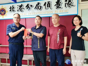 北港警方查獲槍枝及破獲多起民生竊案，有效打擊犯罪並維護地方治安，分局長王立德即刻頒發獎勵金及破案茶，激勵士氣及慰勉辛勞。