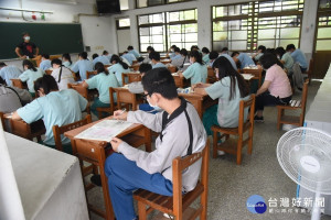 南投縣有8所國立高中職做國中會考試場秩序良好。（縣府提供）