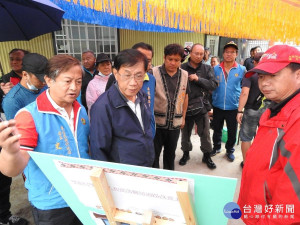 信義原鄉3條部落要道林縣長會勘敲定1200萬改善。