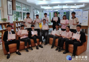 109學年度技專校院各項錄取成績紛紛出爐，北港農工表現不俗，尤其三年前選擇就近入學的同學，在繁星、技優保送、公費生等榜單上，有著優異的表現。