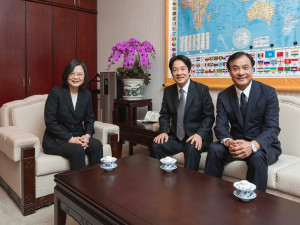 蔡英文在臉書PO出與副總統賴清德及總統府秘書長蘇嘉全的合照。（圖／翻攝自蔡英文臉書）