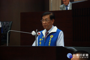 縣長林明溱進行施政總報告感謝議會支持。（記者扶小萍攝）