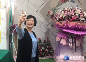 彰化縣長王惠美鐵道之旅，從彰化搭火車到二水行經8個站打卡。圖／彰化縣政府提供 