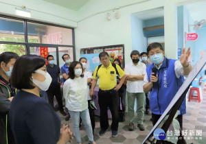 張麗善縣長等人至北港運動公園視察「北港文化生活園區亮點發展計畫」施工情形，由城鄉發展處長林長造簡報工程內容及進度，並聽取地方意見。