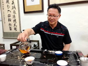 南投縣鹿谷鄉鹿谷農會109年春茶大賽特等獎成績在25日揭曉，在5,125件競賽茶樣中，由劉瑞都以精湛的焙茶功夫壓倒群倫，榮獲「特等獎」寶座。

