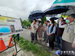 縣長王惠美、永靖鄉長詹木根、彰化縣議員劉惠娟、黃正盛、曹嘉豪、永靖鄉民代表會主席林大福等人前往關心位於永靖鄉主要道路有福德巷、永福路的永南滯洪池現況。圖／記者鄧富珍攝