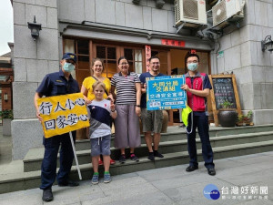 大稻埕古蹟巡禮風華再現　大同分局宣導行人安全觀念（圖／大同警分局）