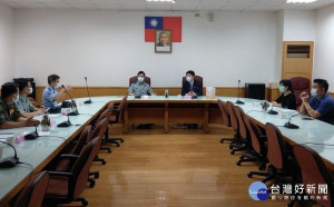 為強化檢察機關與國防部辦理部隊案件之聯繫機制，齊心打擊犯罪，雲林地檢署檢察長洪家原與後指部少將副指揮官程幼銘等，進行意見交流及經驗分享。