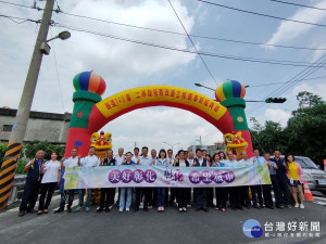 彰縣二林二溪路(縣道148線)拓寬1.9公里正式通車了，彰化縣長王惠美、交通部公路總局第二區養護工程處副處長傅立祥、立法委員謝衣鳳、二林鎮長蔡詩傑、彰化縣議員謝彥慧等人與會。圖／記者鄧富珍攝