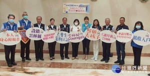 協助縣內經濟弱勢大專青年學生度過這波疫情所流失的打工機會，縣長張麗善與議會黨團，率先宣布推出經濟弱勢家庭大專青年暑期工讀加碼方案。