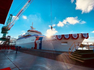 海洋委員會指出，「嘉義艦」，配合政府當前防疫政策，除建置專業醫療設備，另規劃建置負壓隔離病房及醫療手術室，原一般病床均亦可增設負壓隔離罩，降低交叉感染風險，保護執勤同仁健康安全（圖／海洋委員會）