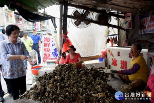 彰化縣長關心王功商圈。