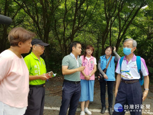 集集鎮公所第四度召開會勘，現場與彰化農田水利會協調鄰近灌溉渠道之水權。
