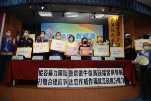 國民黨於5月6日時陪同警眷友及過去也曾遭遇類似案例的刑警遺孀召開記者會，大聲疾呼政府的「司法改革」應加快腳步。（圖／翻攝自國民黨官網）