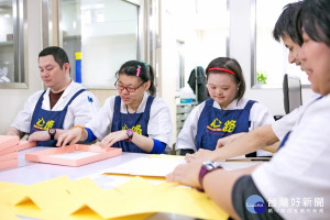 勞工局認為喜憨兒、心路、育成、伊甸、愛盲、唐氏症等大型身障社福團體，實體店面沒幾間，若排除適用三倍券，對他們並不公平