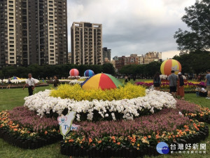 台中再添打卡熱點　同心圓花卉裝置藝術現蹤市民廣場（圖／台中市政府）