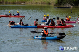 江南渡假村每年夏季總吸引無數遊客入園體驗遊湖、划獨木舟、跳水及踩腳踏船等親水活動。