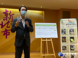 衛生局副局長許朝程指因為硼砂會經胃酸作用轉變為硼酸累積人體，引起食慾不振、消化不良，嚴重的話更會造成嘔吐、腹瀉、紅斑、休克、昏迷等症狀（圖／記者黃村杉攝）