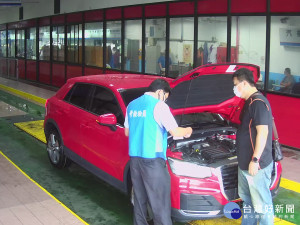 車主沒有按時驗車，而遭註銷車牌，若行駛道路則以無效號牌行駛，除處以新臺幣3,600元以上10,800元以下罰鍰並扣繳牌照外，還須補繳牌照稅