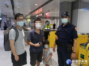3歲女童月台走失　暖心捷警助尋親（圖／台北市政府）