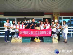 婦聯會集集婦女支會成員一行人分局前合影。