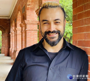  淡古首次邀請擁有10年英語教學經驗的淡水新住民邵瑞託擔任外籍老師，3小時就讓小學生學會古蹟導覽，活動全程免費