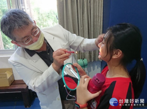 佳林國中邀請社區牙醫師入校安排口腔衛教宣導、班際潔牙實作競賽、提供「潔牙百分百」獎勵措施以及列管嚴重齲齒學生個案追蹤矯治等