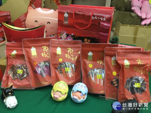 南投縣農產公司端節有優惠。（記者扶小萍攝）