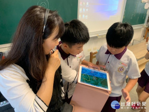 新北市教育局今年配發3萬片平板至全市國中小學校並辦理平板教學應用研習 