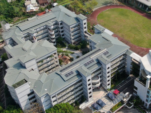 新北市政府協助淡水社大於鄧公國小打造全台首座學校太陽光電公民電廠完工