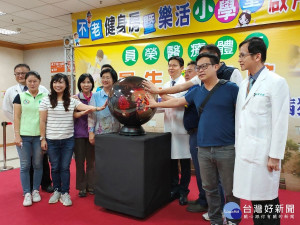 全國第一家不老健身房、樂活小學堂同時啟用。圖／記者鄧富珍攝