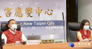 新北市長侯友宜19日在應變會議裁示，22日起校園恢復以往對外開放時間、租借室內場地則須落實實聯制並掌握入校人流