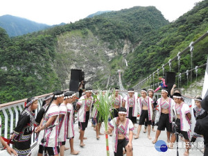 八部合音天籟歌聲全場感動。（ 縣府提供）