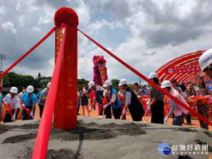 彰化縣長王惠美主持八卦山棒球場修繕動土，可望在明年3月以嶄新面貌出現。圖／記者鄧富珍攝