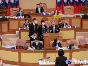 議員江怡臻2日於市政總質詢時爭取托嬰中心監視器畫面列為評鑑項目，避免托嬰中心不當對待、超收學員