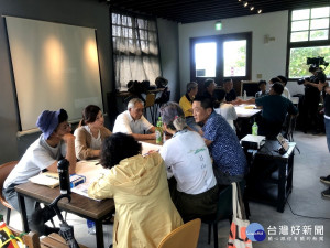 為了讓進駐的藝術家創作順利，礦山藝術季還將各地藝術季的青年策展人集結至金瓜石礦山，仔細傾聽並尋求當地居民的共同記憶