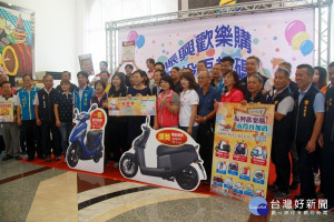 南投市公所邀百餘店家加入振興歡樂購。（記者扶小萍攝）