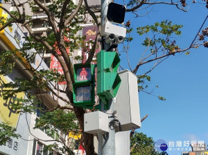 擴大科技執法，夜間行駛車輛若使用非原廠或非認證排氣管，15日起經車牌辨識系統辨識，逕自告發