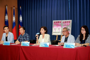 交通部目前對國內的旅遊業者提出一系列紓困方案，最新版紓困3.0方案亦將至7月底提出。不過國民黨9日召開記者會批交部針對旅遊業的紓困3.0方案，根本是緩不濟急。（圖／國民黨）