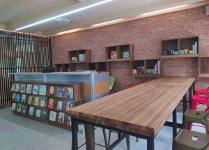 北港農工落實建立友善、溫暖的教學環境，建置啟用「享學樂讀空間」，期能成為學生喜愛前往學習、閱讀，獲得歸屬感與滿足求知的空間。