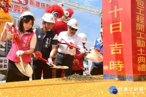 中和安邦段青年社會住宅10日舉行開工動土典禮，市長侯友宜主持開工儀式，祝禱工程順利