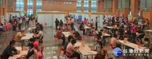 新北市政府就業服務處10日邀請36家企業，於市府六樓大禮堂舉辦聯合徵才活動