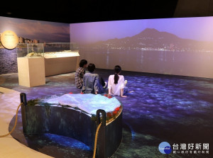 淡水河口美景透過投影環景裝置，在展場中呈現